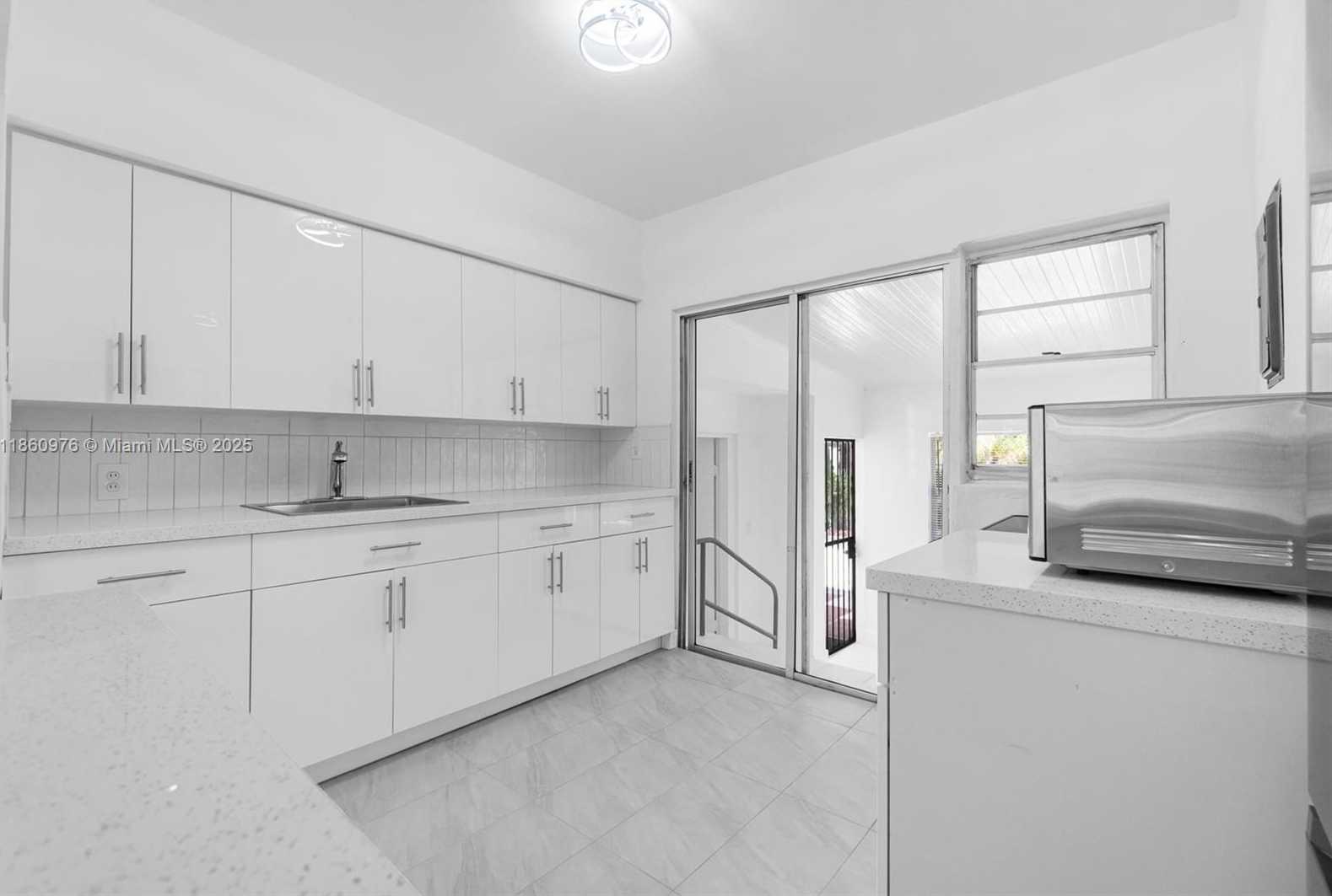 Small Image of 1107 EL RADO ST, Coral Gables Number 5