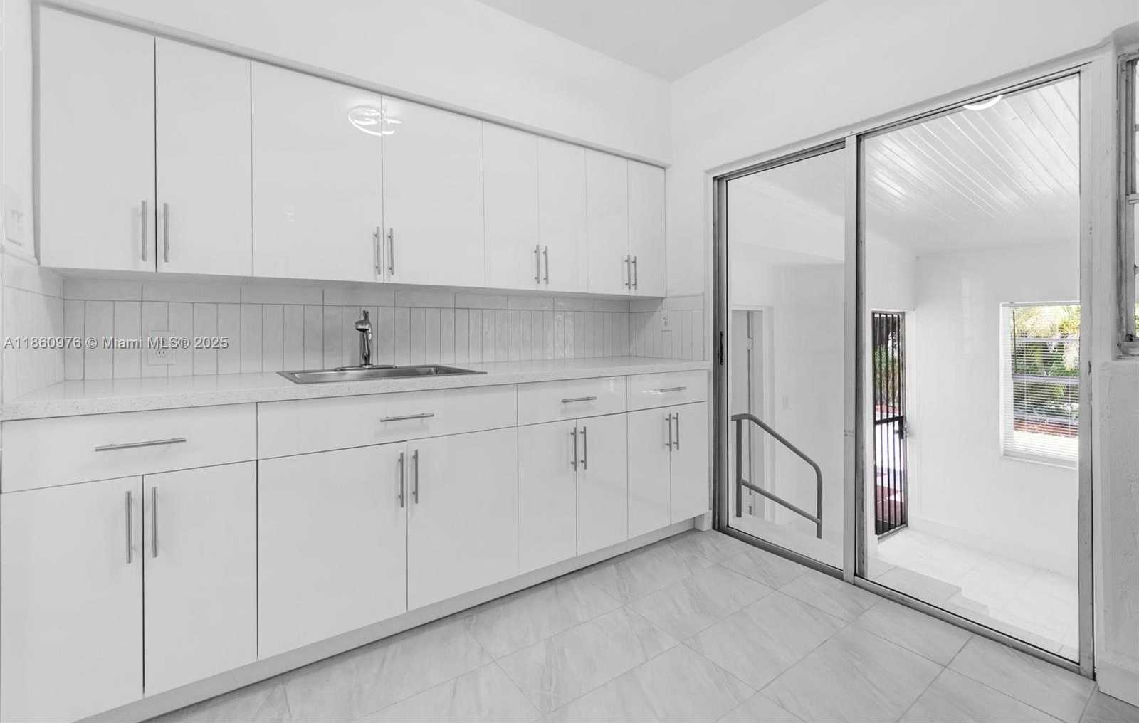 Small Image of 1107 EL RADO ST, Coral Gables Number 6