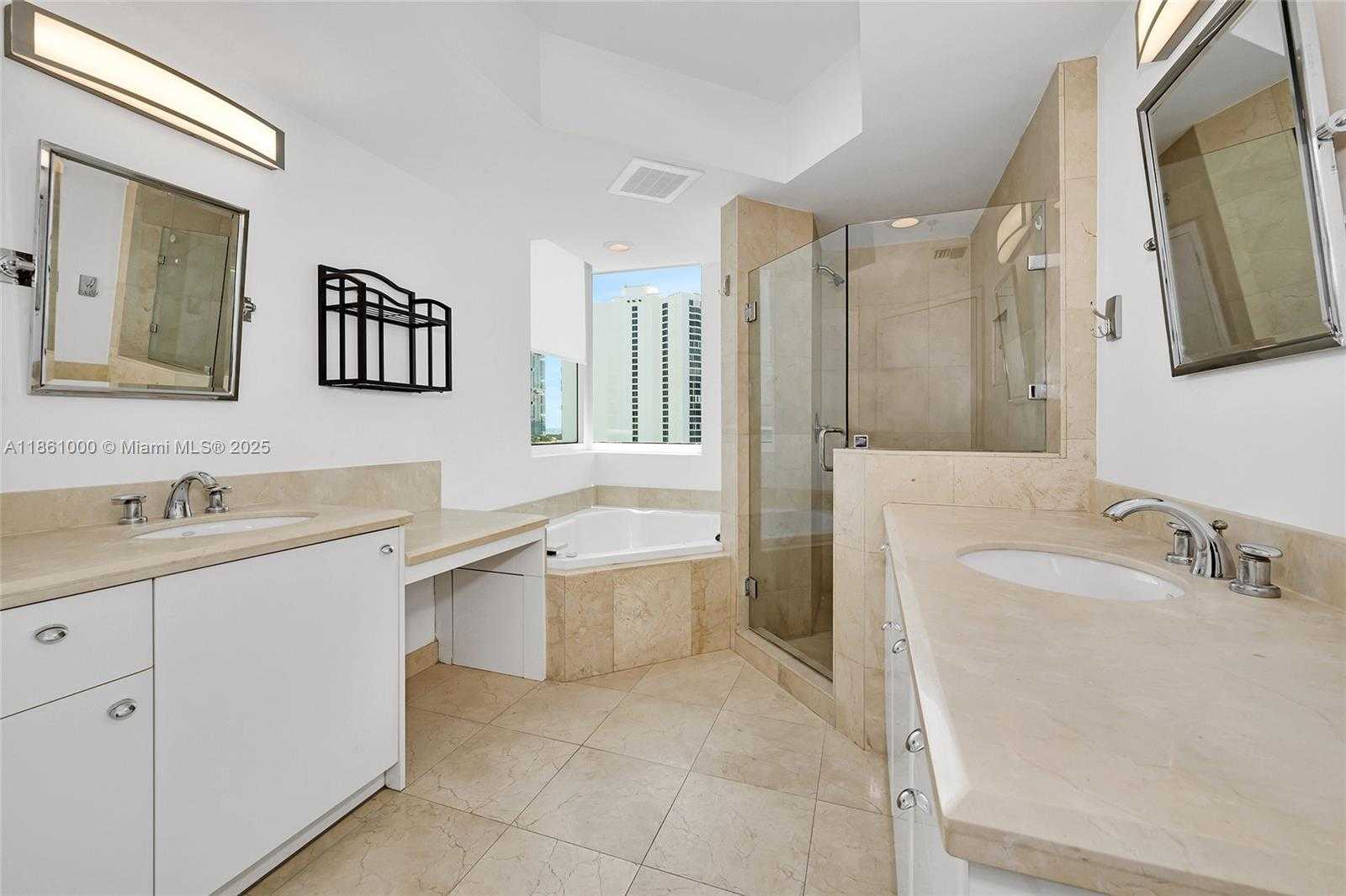 Small Image of 19400 TURNBERRY WAY #932, Aventura Number 13