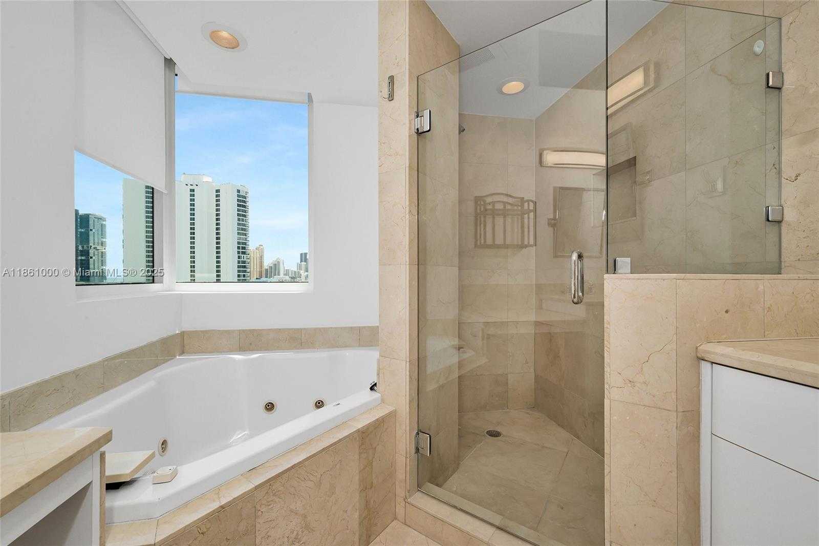 Small Image of 19400 TURNBERRY WAY #932, Aventura Number 14