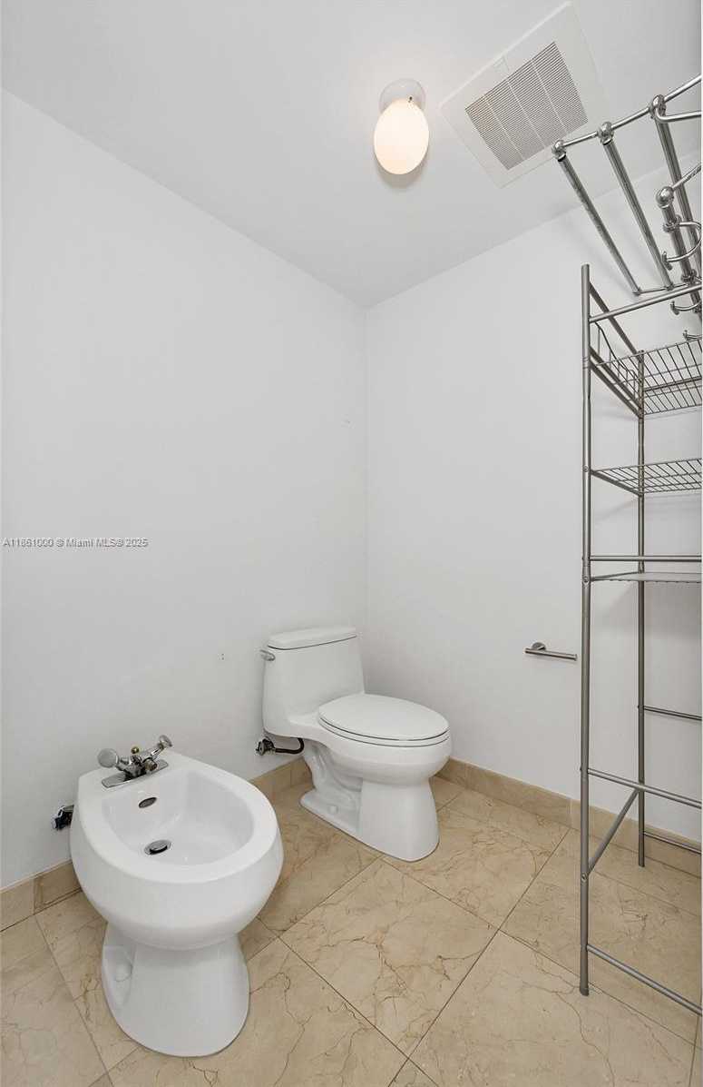 Small Image of 19400 TURNBERRY WAY #932, Aventura Number 15