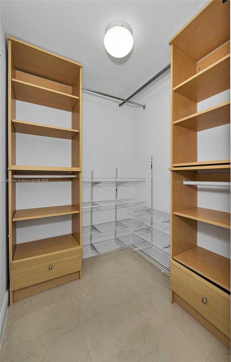 Small Image of 19400 TURNBERRY WAY #932, Aventura Number 16
