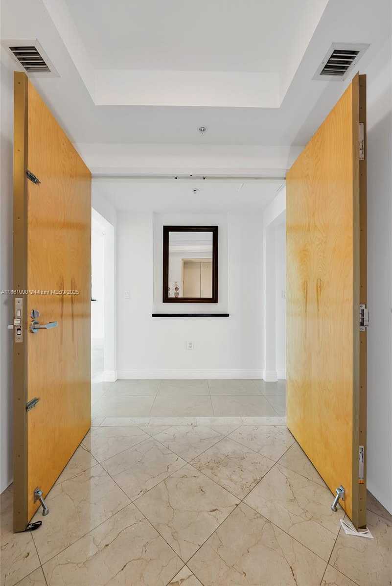 Small Image of 19400 TURNBERRY WAY #932, Aventura Number 22