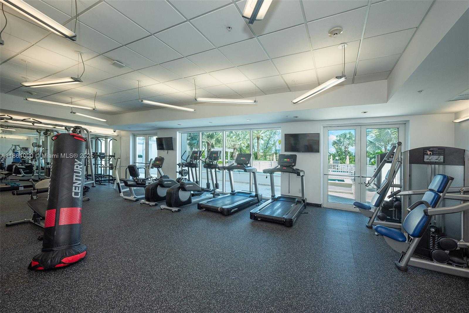 Small Image of 19400 TURNBERRY WAY #932, Aventura Number 23