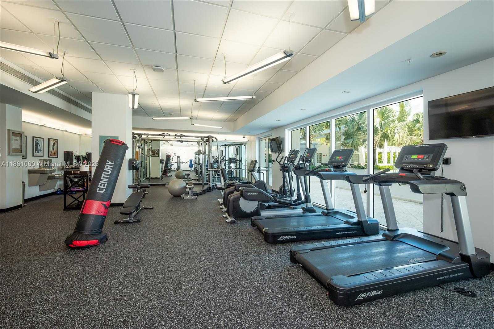 Small Image of 19400 TURNBERRY WAY #932, Aventura Number 24