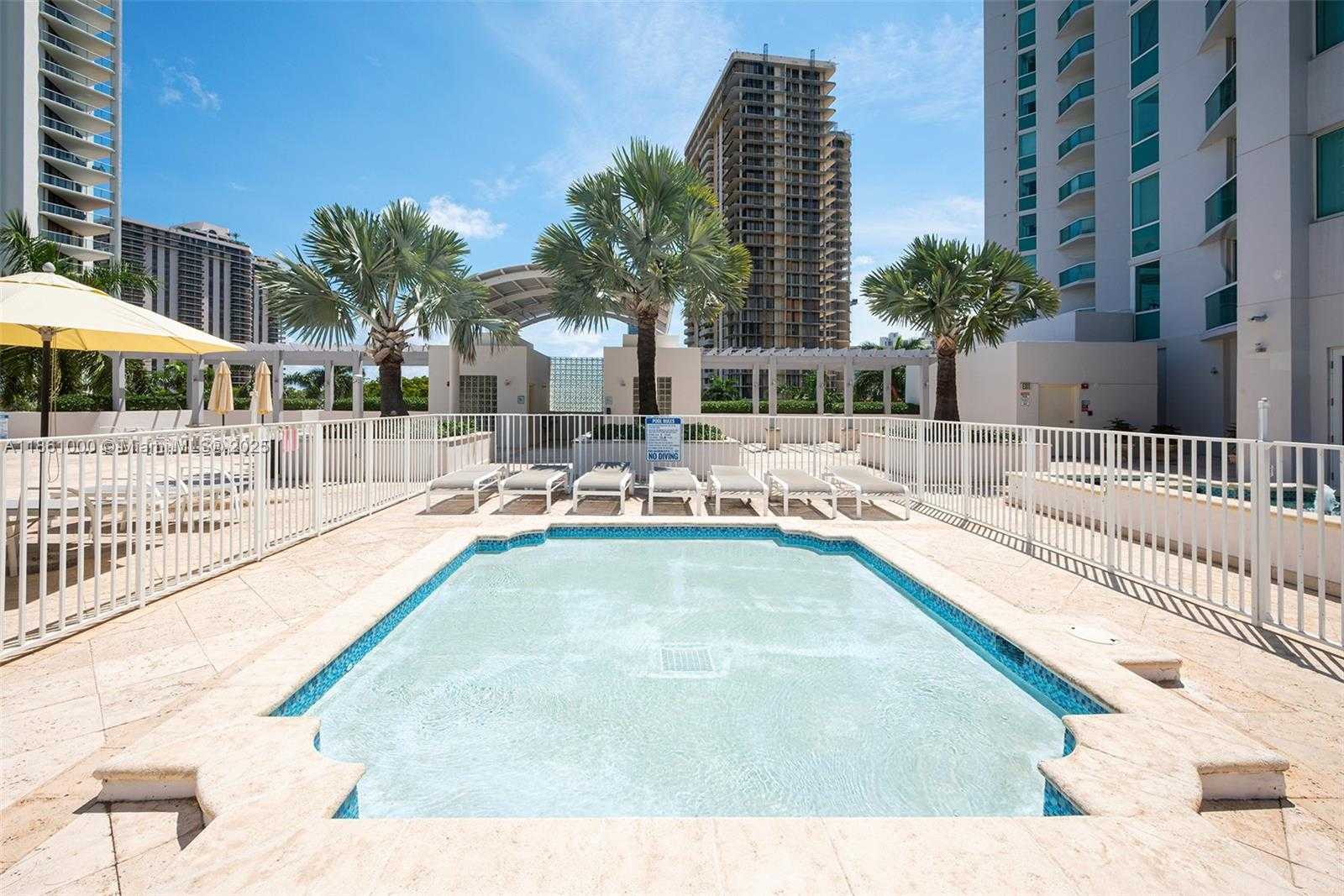 Small Image of 19400 TURNBERRY WAY #932, Aventura Number 27