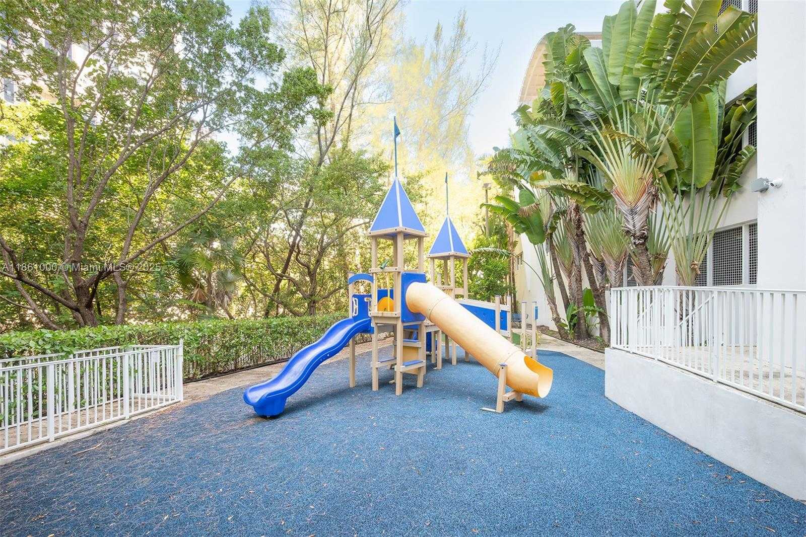 Small Image of 19400 TURNBERRY WAY #932, Aventura Number 31