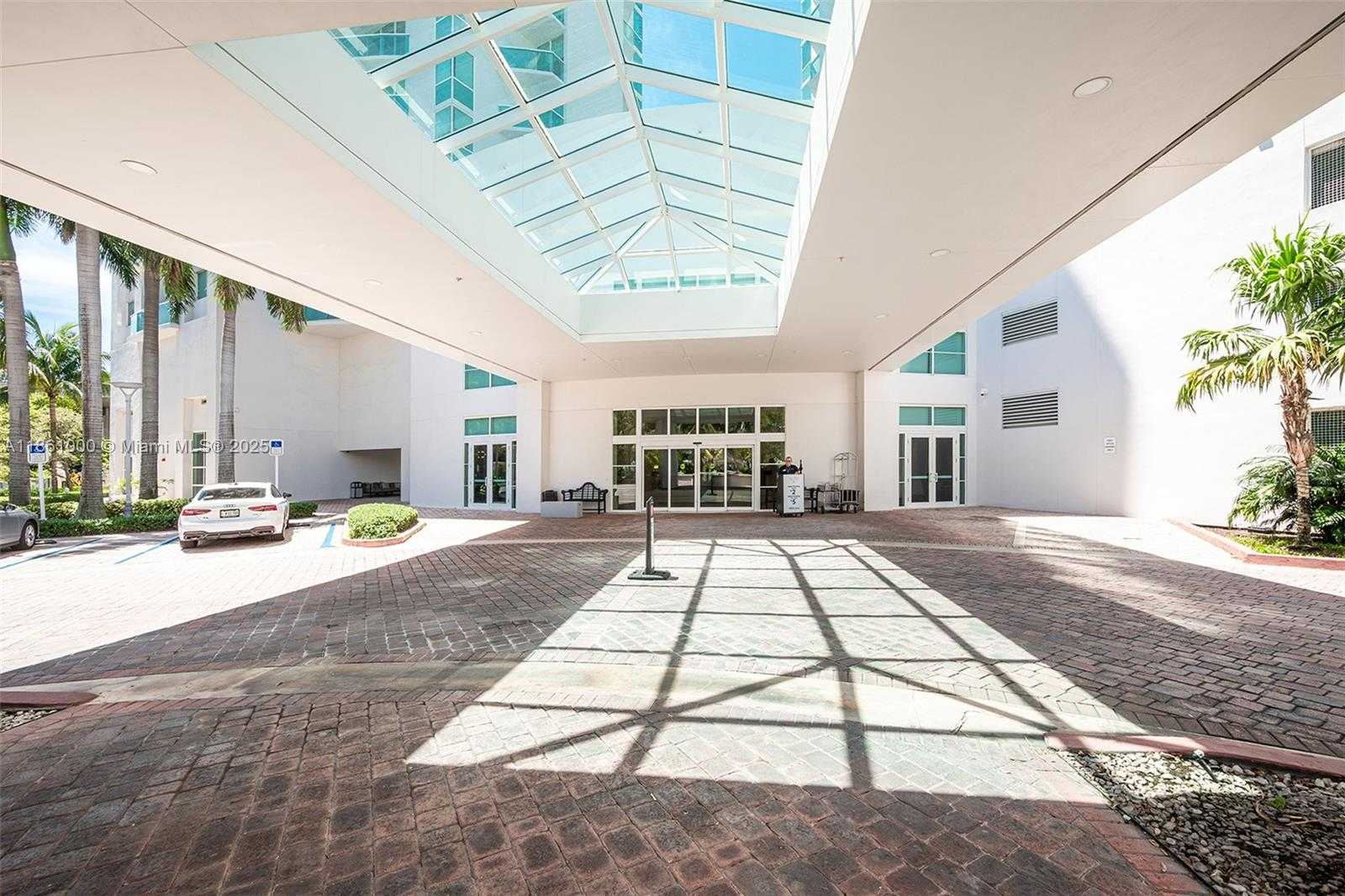 Small Image of 19400 TURNBERRY WAY #932, Aventura Number 34
