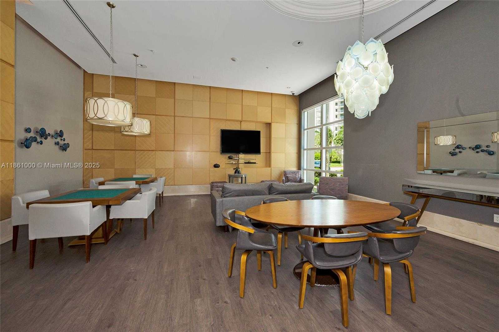 Small Image of 19400 TURNBERRY WAY #932, Aventura Number 35