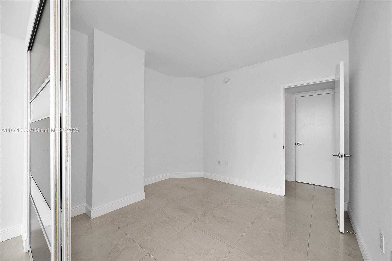 Small Image of 19400 TURNBERRY WAY #932, Aventura Number 7