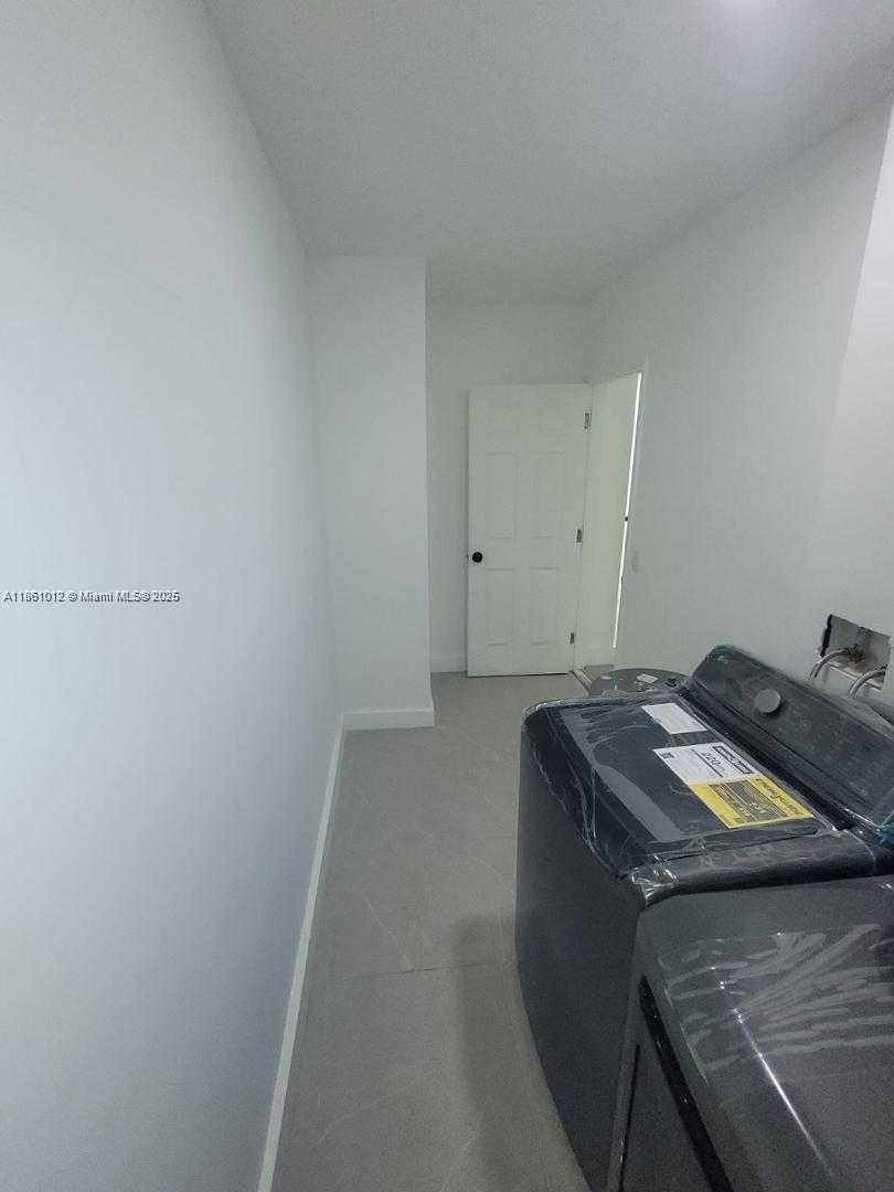Small Image of 2823 POLK, Hollywood Number 20