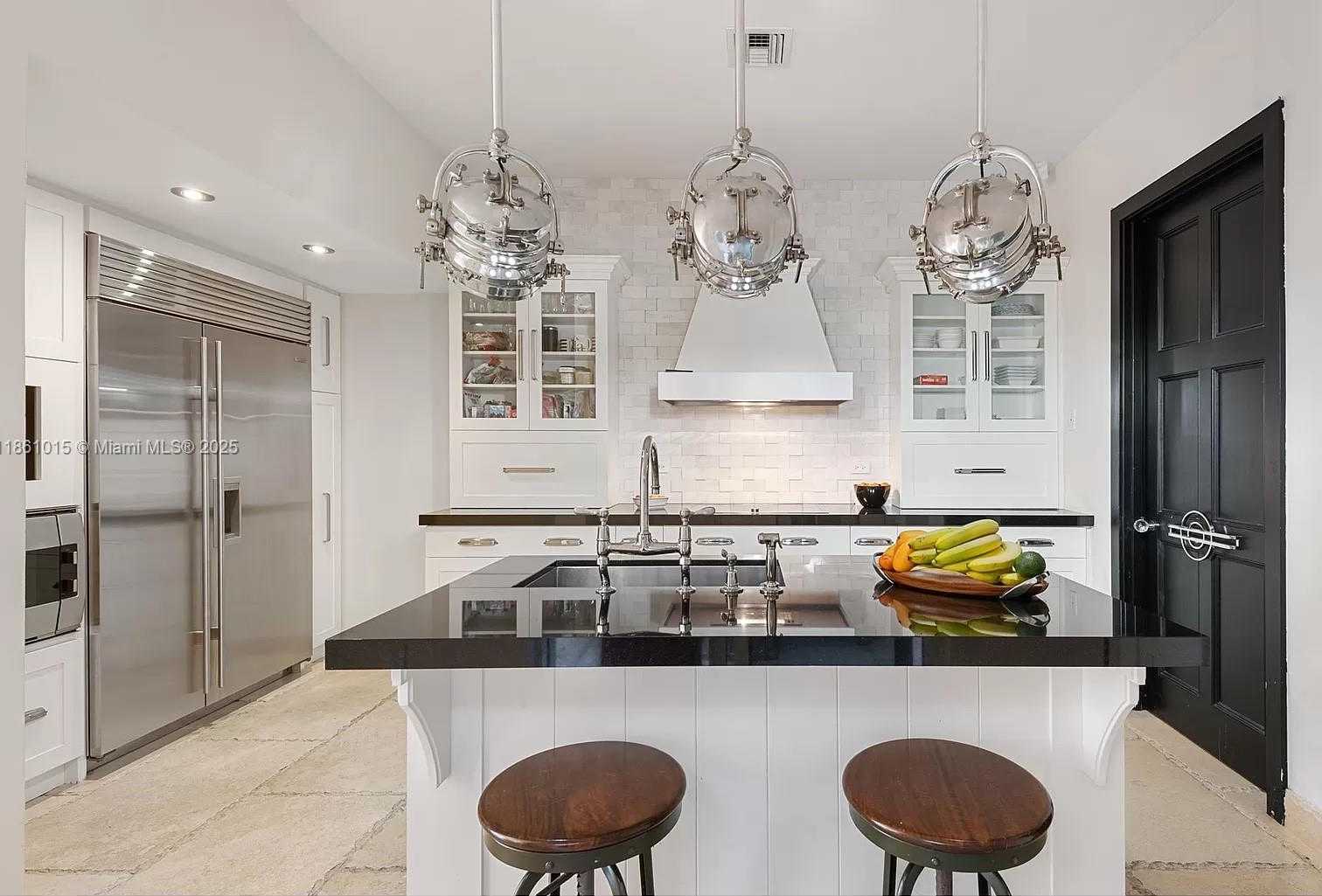 Small Image of 6101 WEST LAGUNA DR W #6101, Miami Beach Number 13
