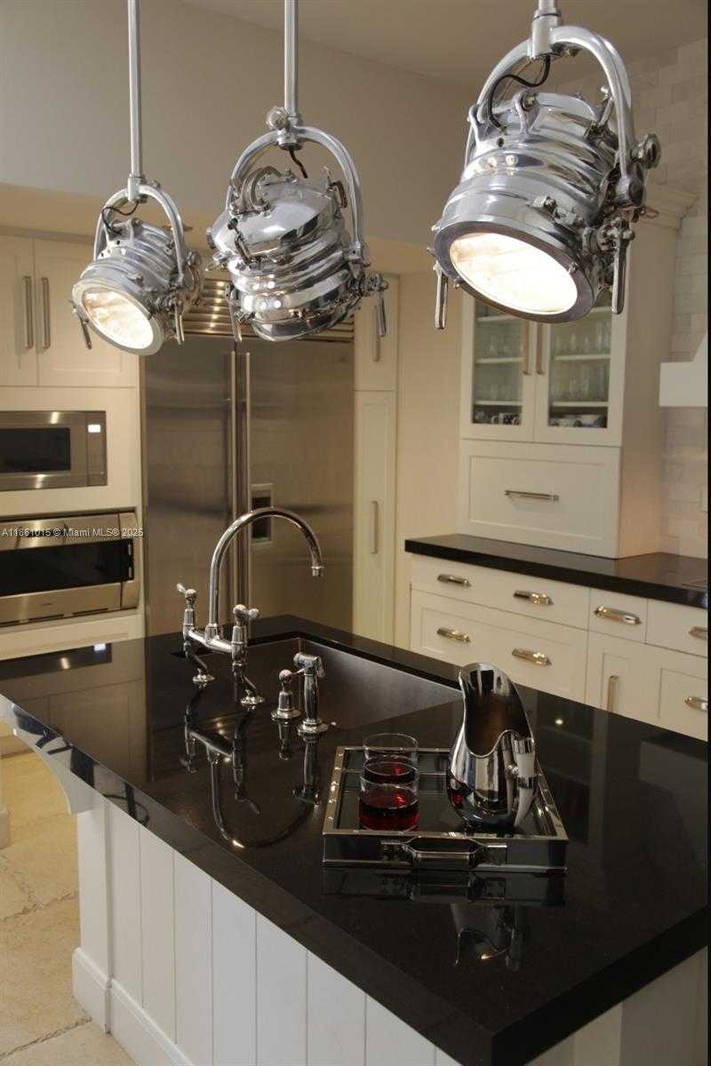 Small Image of 6101 WEST LAGUNA DR W #6101, Miami Beach Number 14