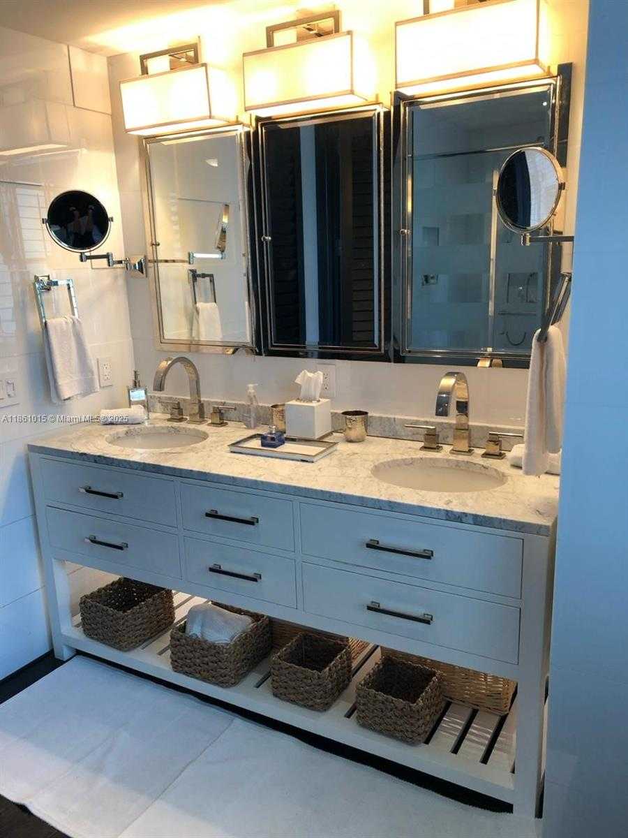 Small Image of 6101 WEST LAGUNA DR W #6101, Miami Beach Number 17