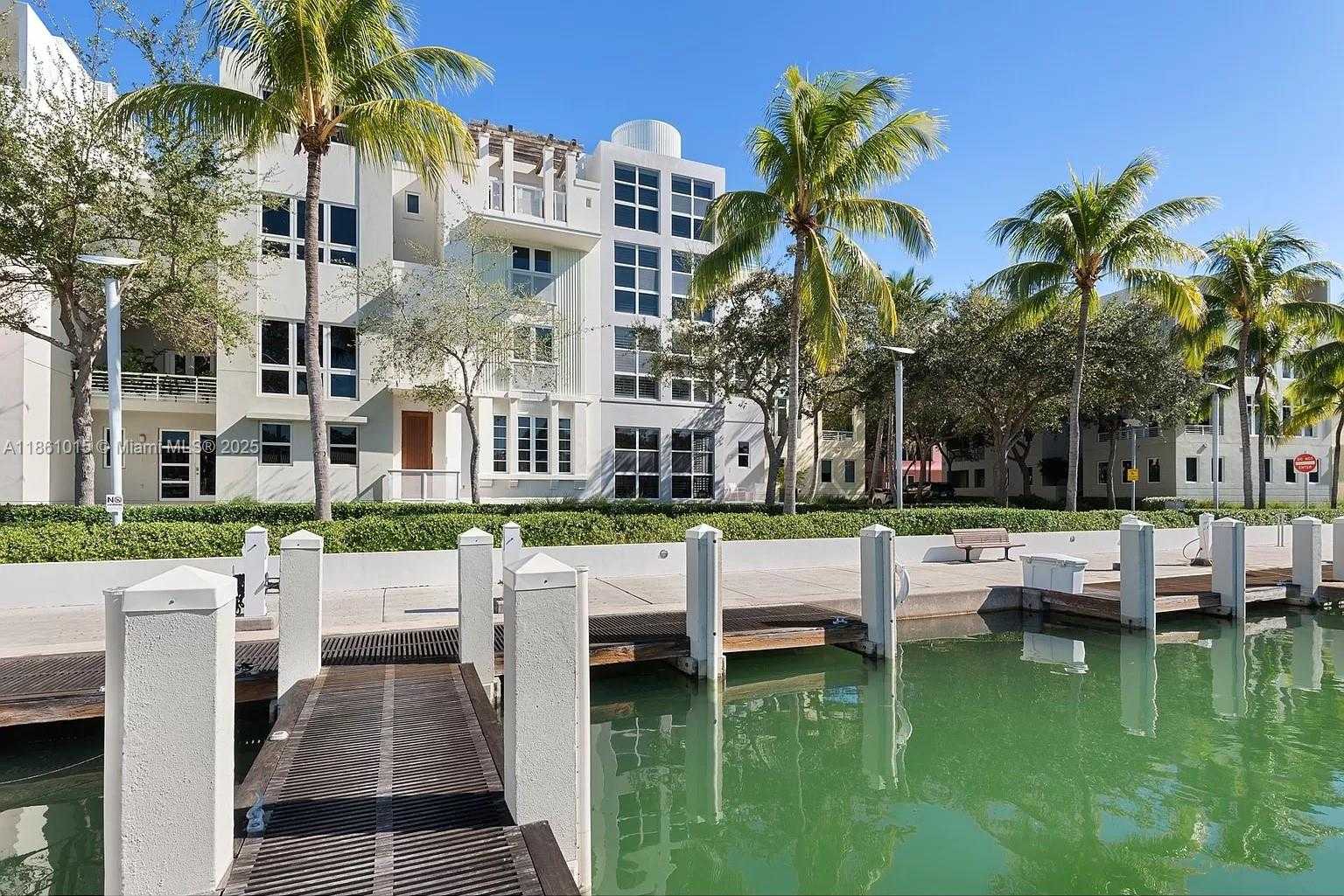 Small Image of 6101 WEST LAGUNA DR W #6101, Miami Beach Number 2