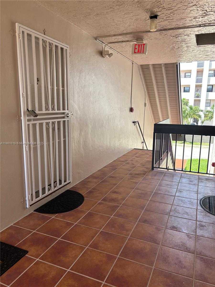 Small Image of 8883 FONTAINEBLEAU BLVD #202, Miami Number 25