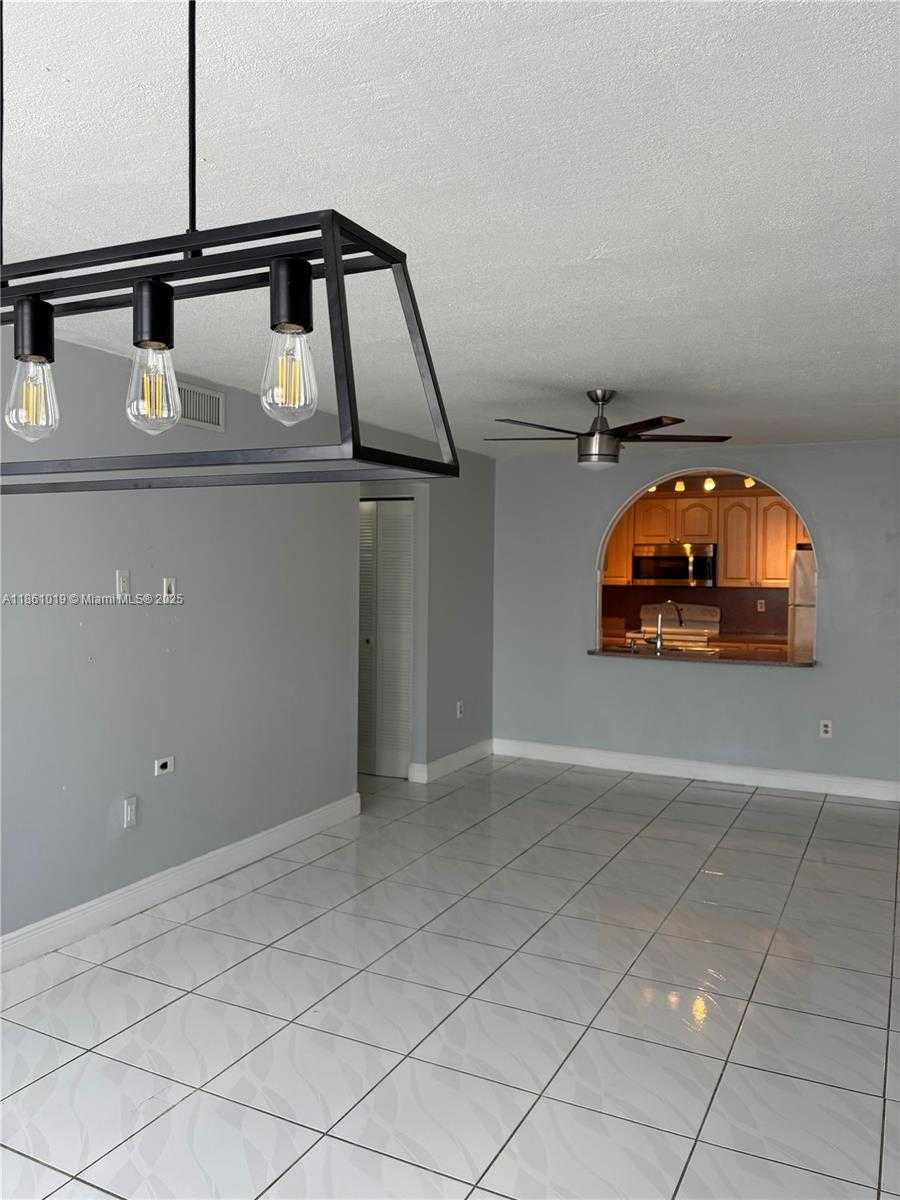 Small Image of 8883 FONTAINEBLEAU BLVD #202, Miami Number 4