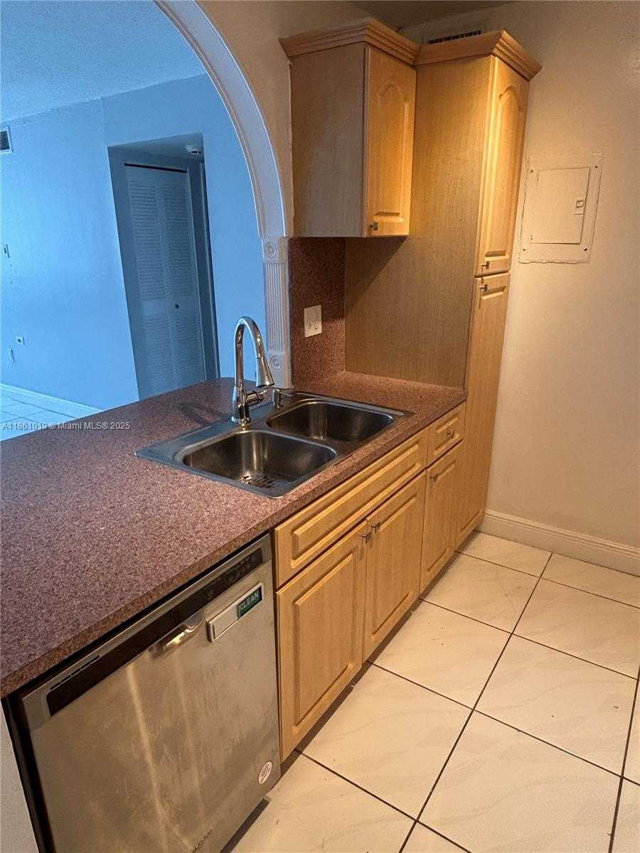 Small Image of 8883 FONTAINEBLEAU BLVD #202, Miami Number 6