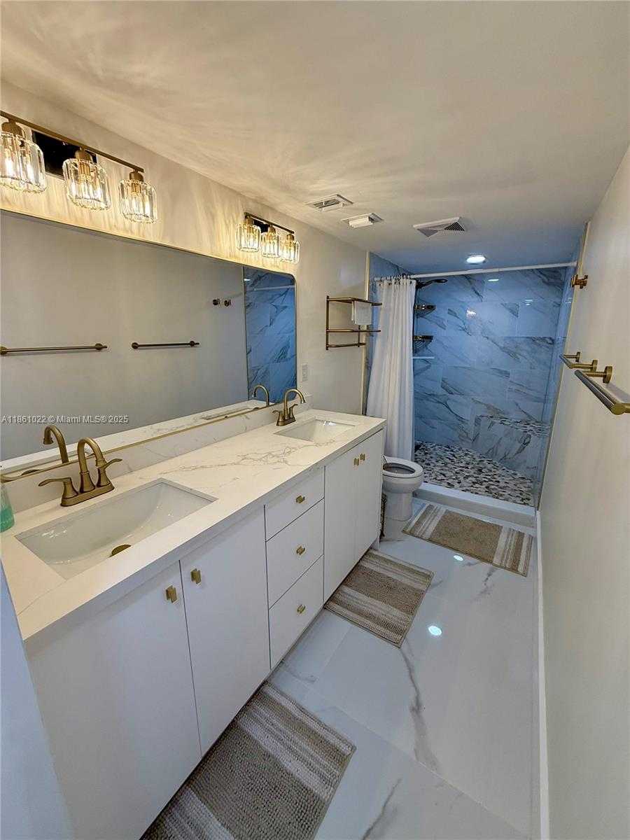 Small Image of 2625 COLLINS AVE #210, Miami Beach Number 6