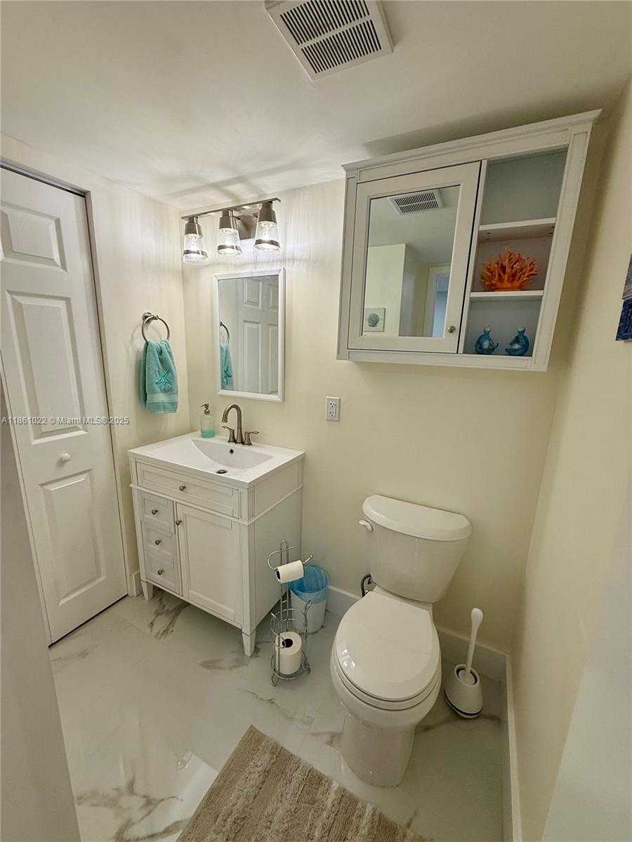 Small Image of 2625 COLLINS AVE #210, Miami Beach Number 7