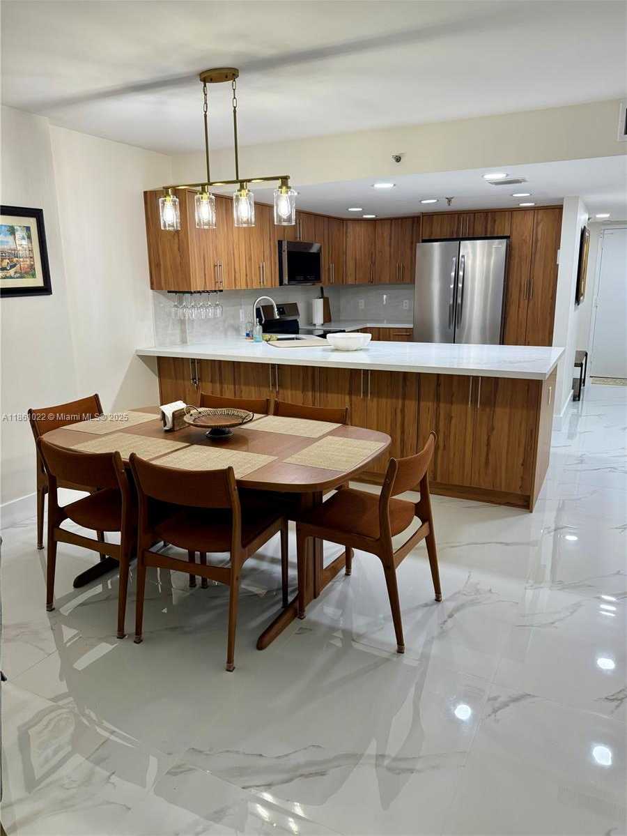 Small Image of 2625 COLLINS AVE #210, Miami Beach Number 8