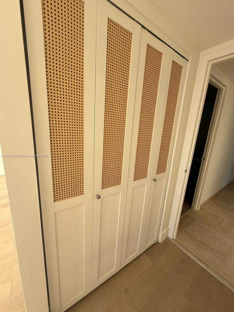 Small Image of 1420 BRICKELL BAY DR #1203A, Miami Number 17
