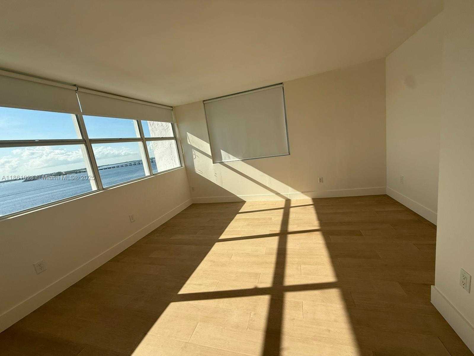 Small Image of 1420 BRICKELL BAY DR #1203A, Miami Number 21