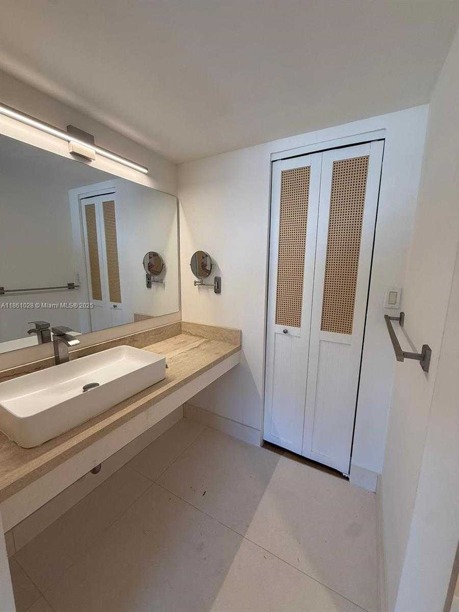 Small Image of 1420 BRICKELL BAY DR #1203A, Miami Number 27