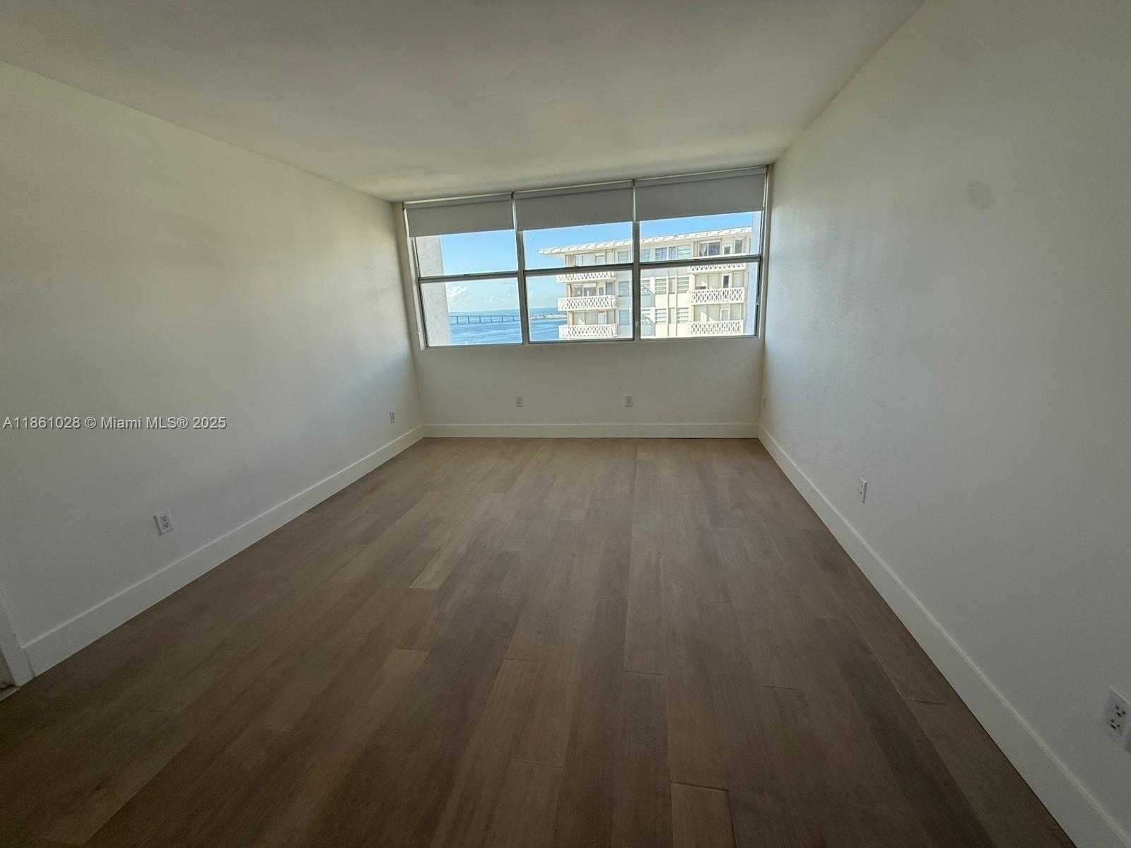 Small Image of 1420 BRICKELL BAY DR #1203A, Miami Number 30
