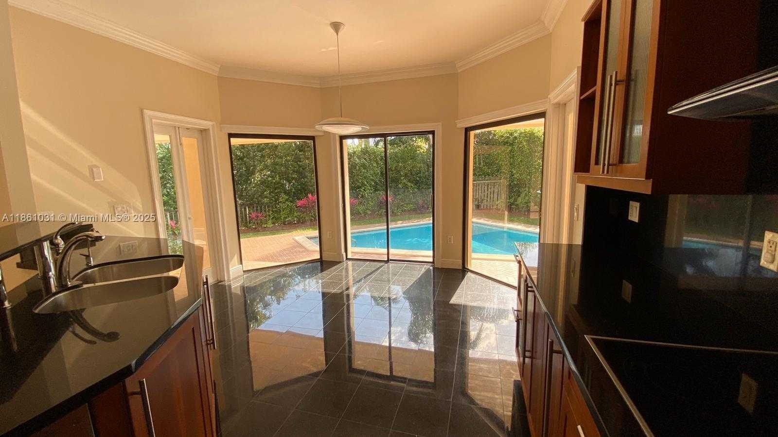Small Image of 301 ISLA DORADA BLVD, Coral Gables Number 10