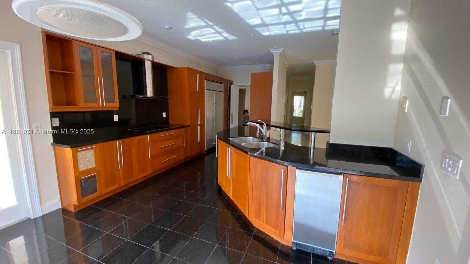 Small Image of 301 ISLA DORADA BLVD, Coral Gables Number 13