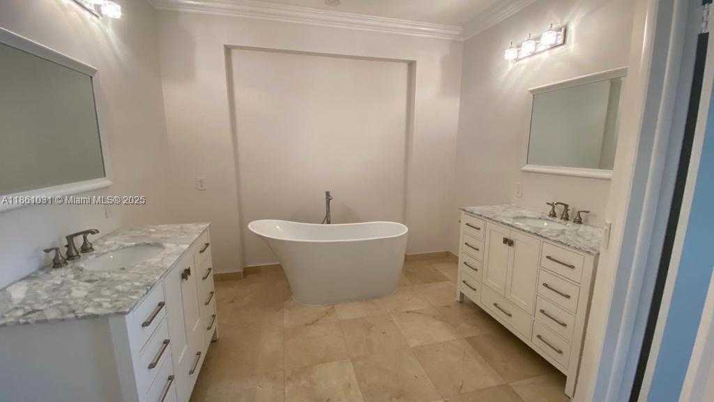 Small Image of 301 ISLA DORADA BLVD, Coral Gables Number 16