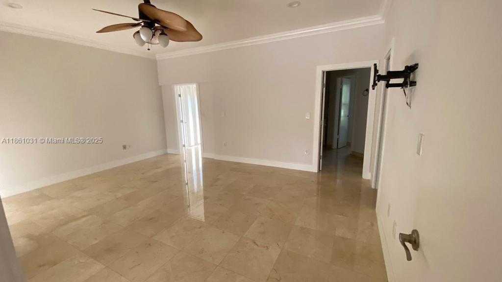 Small Image of 301 ISLA DORADA BLVD, Coral Gables Number 9