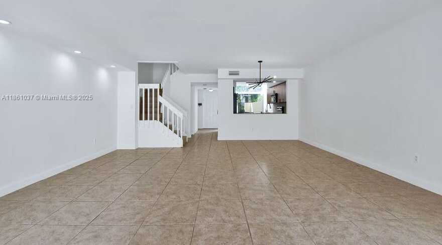 Small Image of 3501 MAGELLAN CIR #636, Aventura Number 11