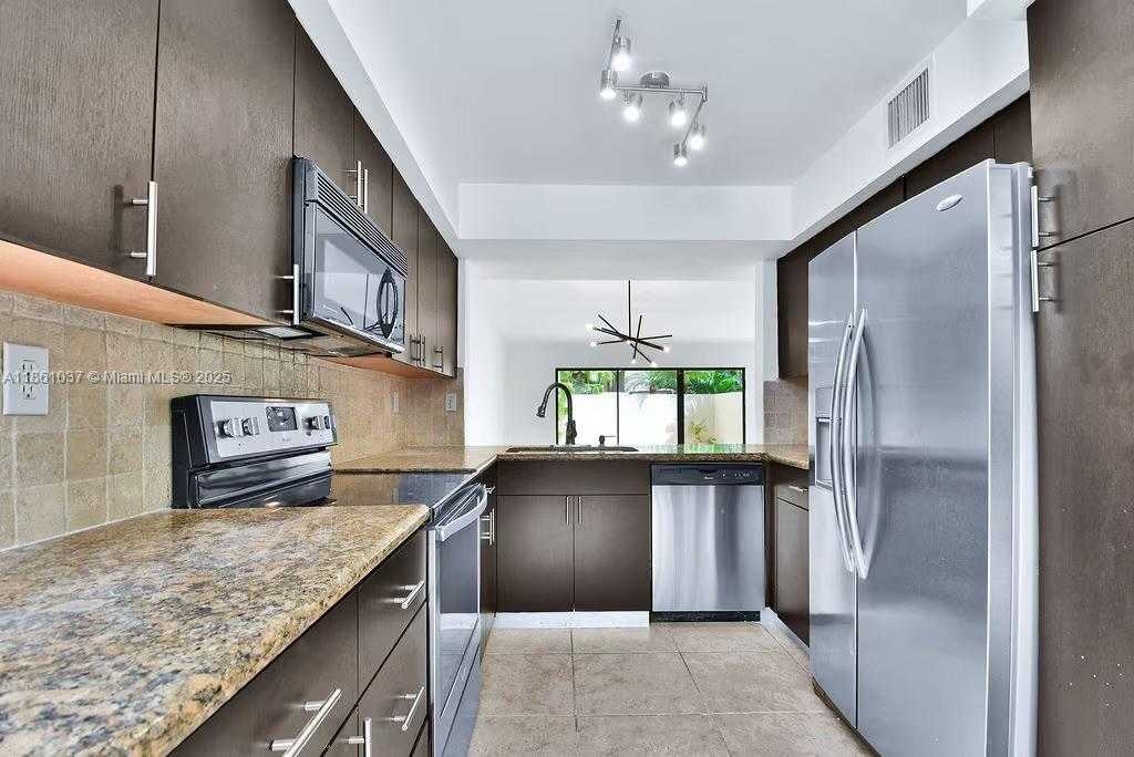 Small Image of 3501 MAGELLAN CIR #636, Aventura Number 15