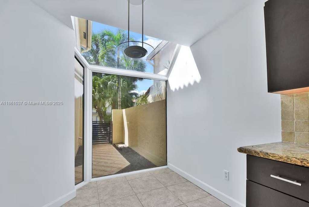 Small Image of 3501 MAGELLAN CIR #636, Aventura Number 16