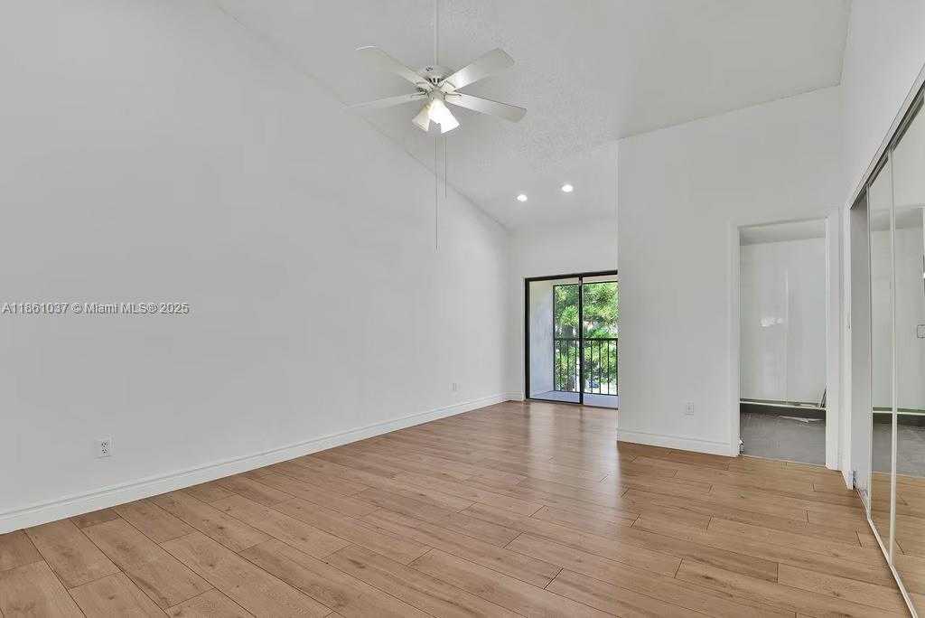 Small Image of 3501 MAGELLAN CIR #636, Aventura Number 19