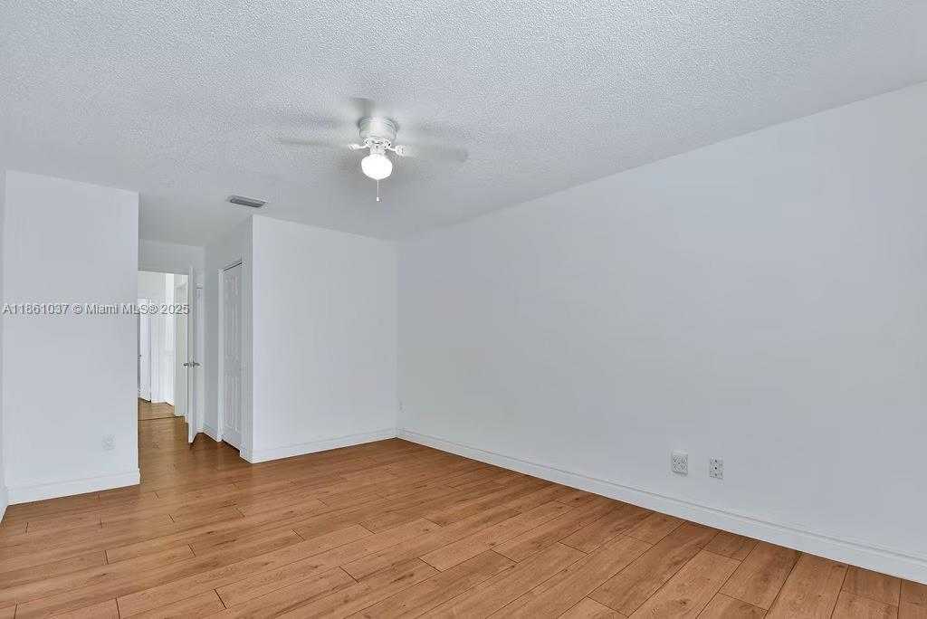 Small Image of 3501 MAGELLAN CIR #636, Aventura Number 29