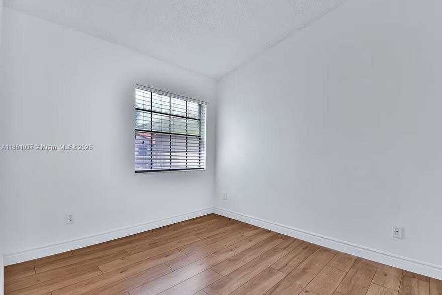 Small Image of 3501 MAGELLAN CIR #636, Aventura Number 30