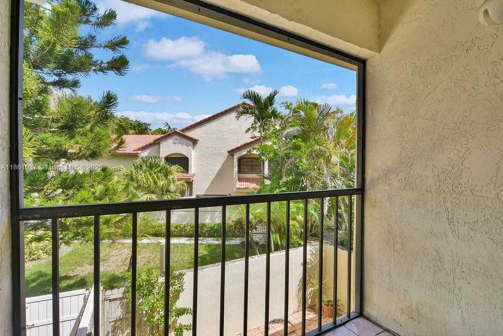 Small Image of 3501 MAGELLAN CIR #636, Aventura Number 31