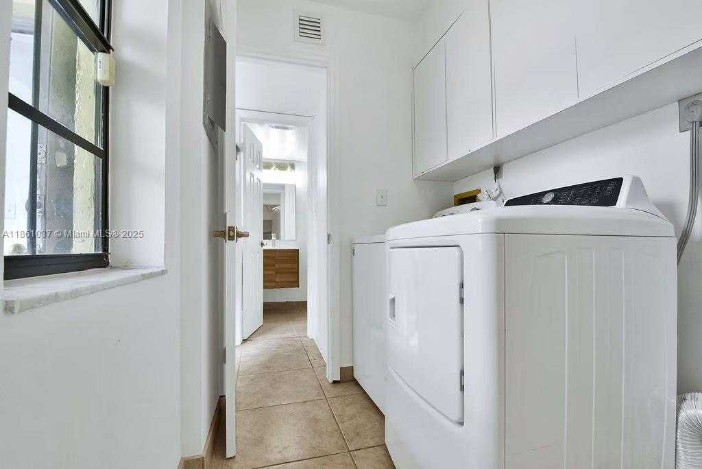 Small Image of 3501 MAGELLAN CIR #636, Aventura Number 34