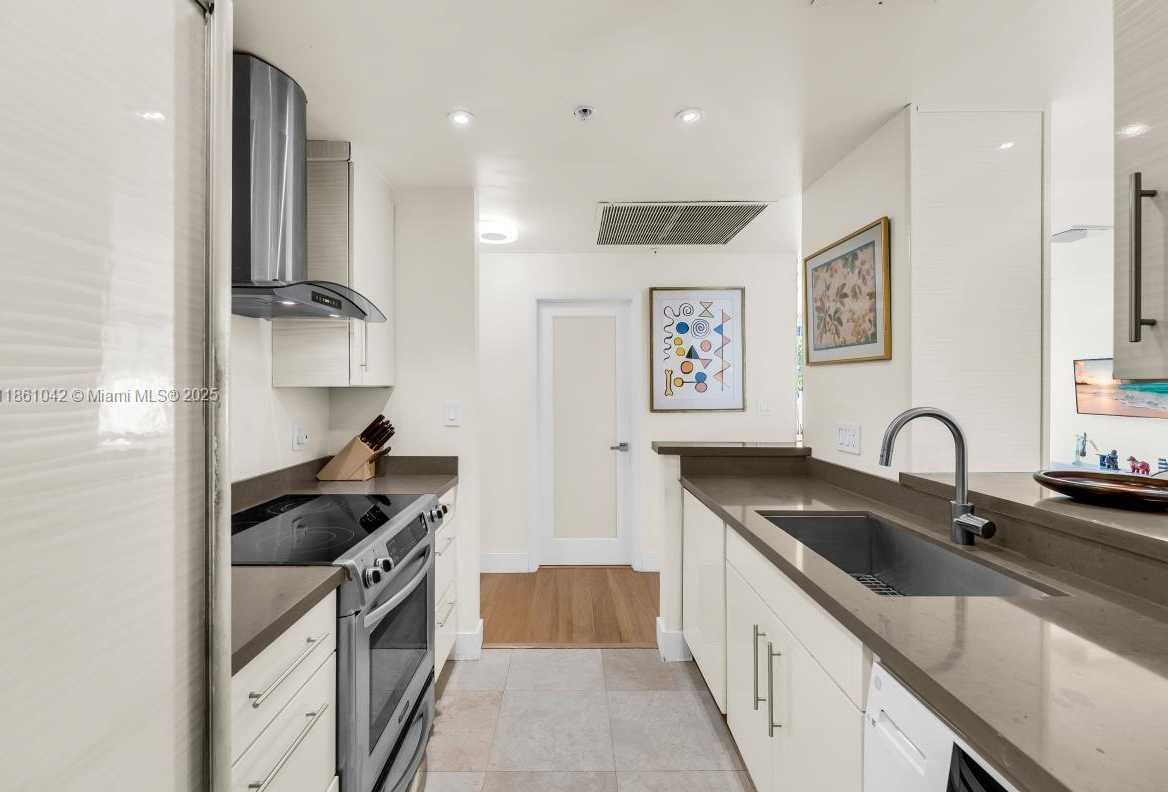 Small Image of 10275 COLLINS AVE #102, Bal Harbour Number 9