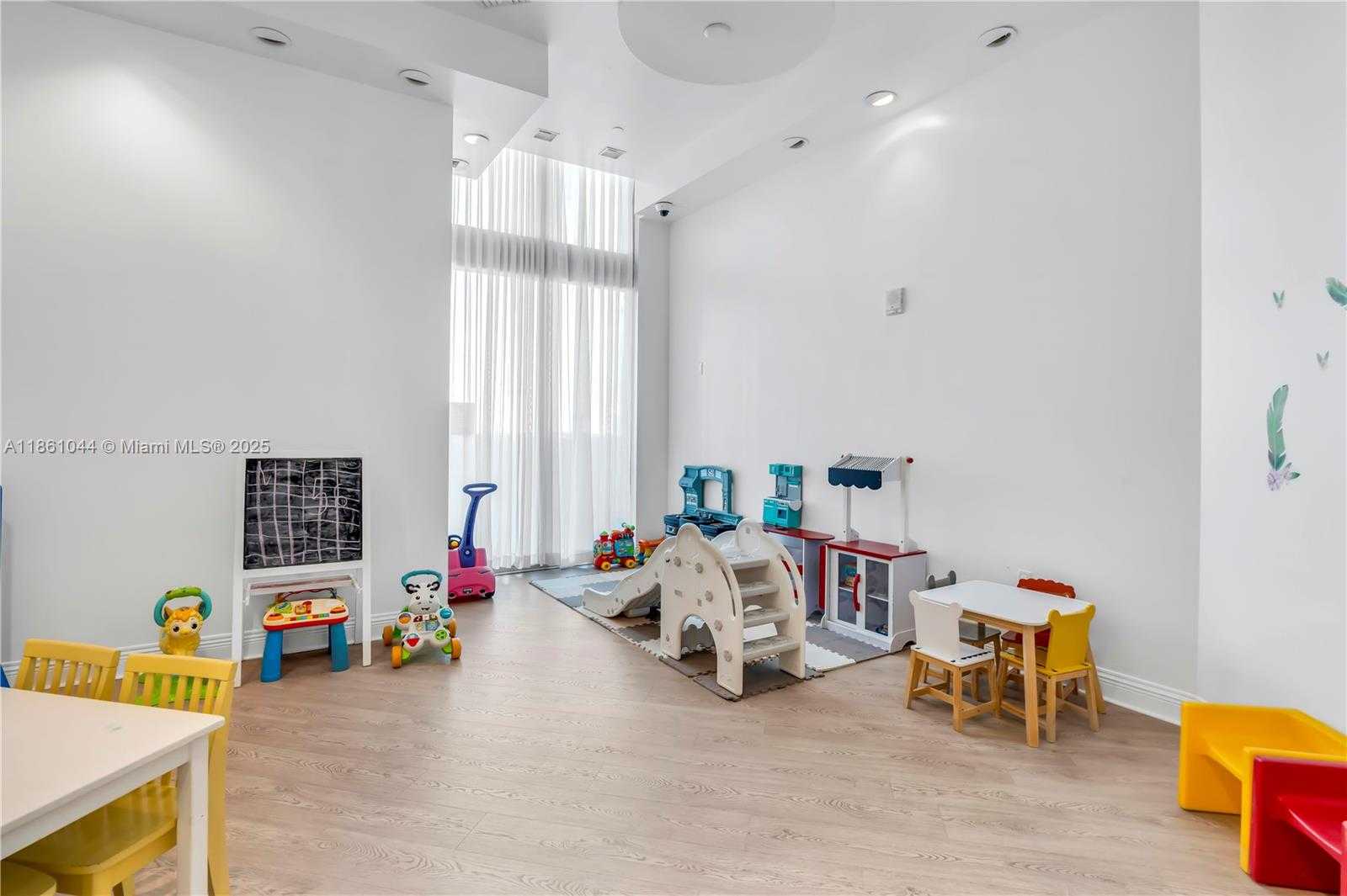 Small Image of 350 SOUTH MIAMI AVE #2105, Miami Number 77