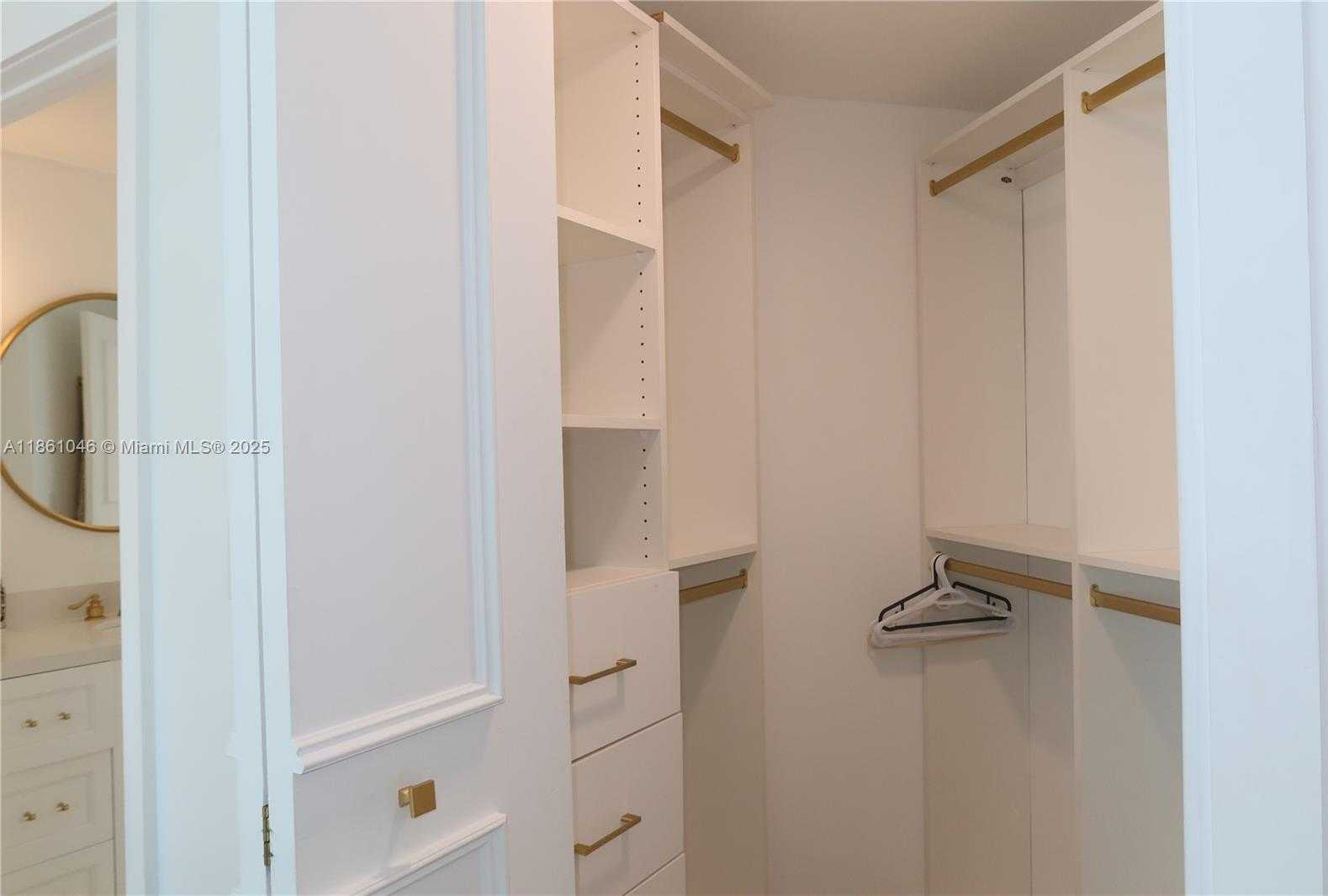 Small Image of 500 BRICKELL AVE #3902, Miami Number 21