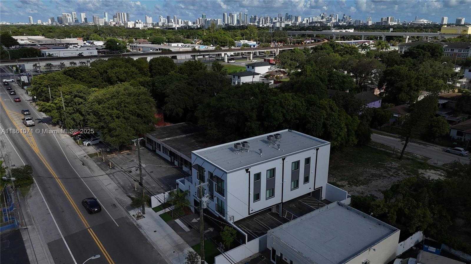 Small Image of 2782 NORTH WEST 46TH ST #1, Miami Number 7