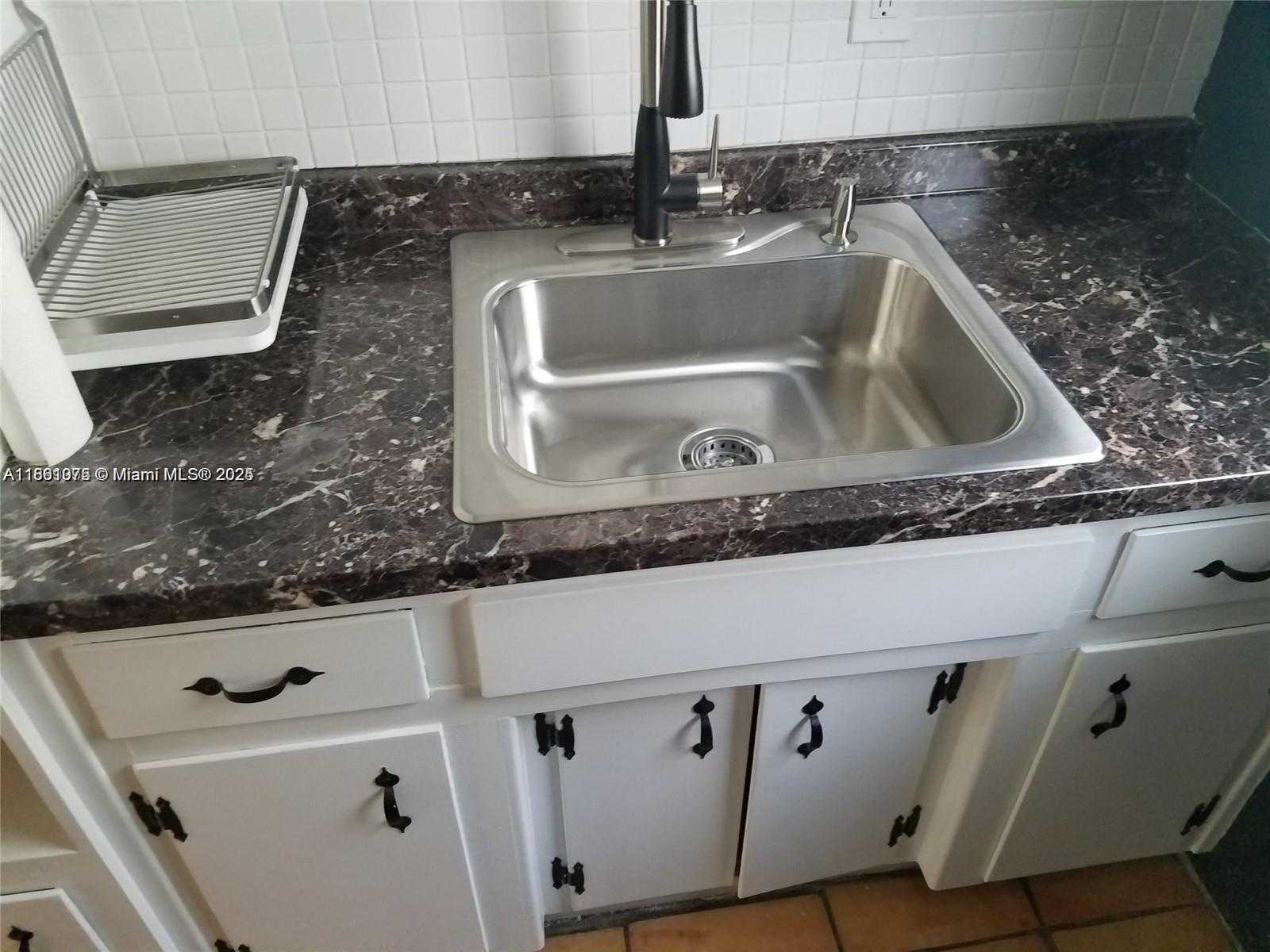 Small Image of 8132 HARDING AVE #14, Miami Beach Number 2