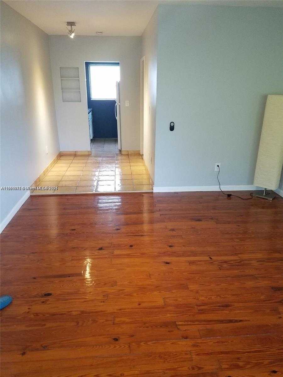 Small Image of 8132 HARDING AVE #14, Miami Beach Number 3
