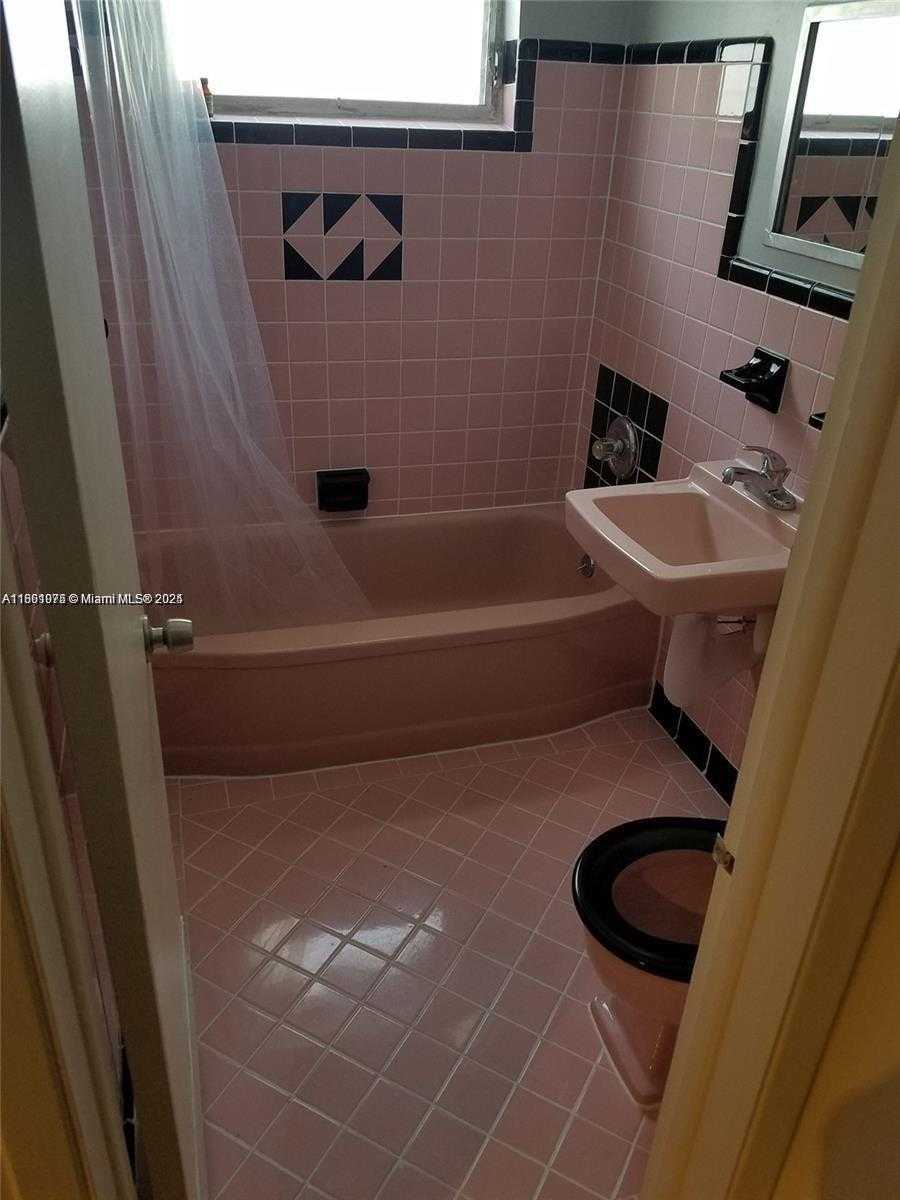 Small Image of 8132 HARDING AVE #14, Miami Beach Number 6