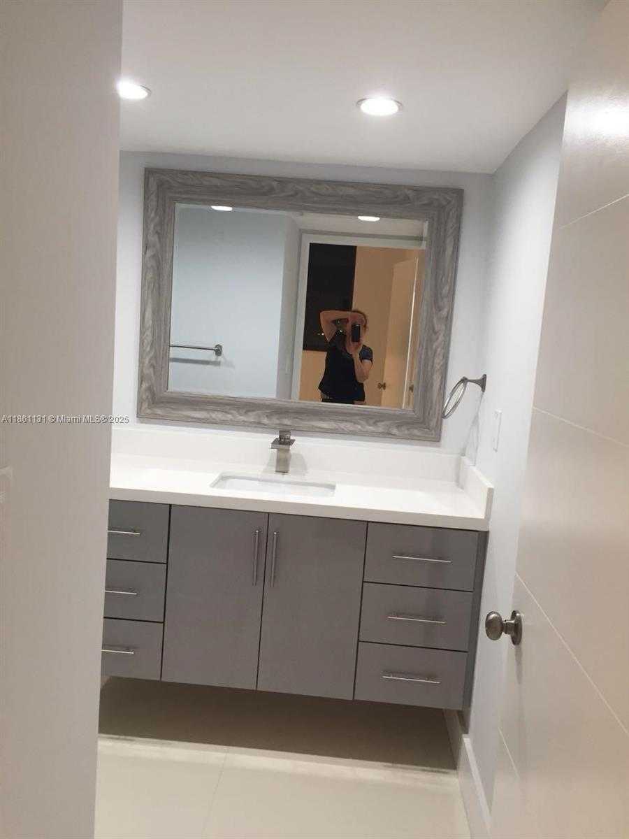 Small Image of 210 174TH ST #1003, Sunny Isles Beach Number 11