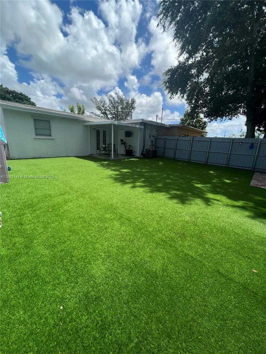 Small Image of 7012 SOUTH WEST 19TH ST, North Lauderdale Number 19